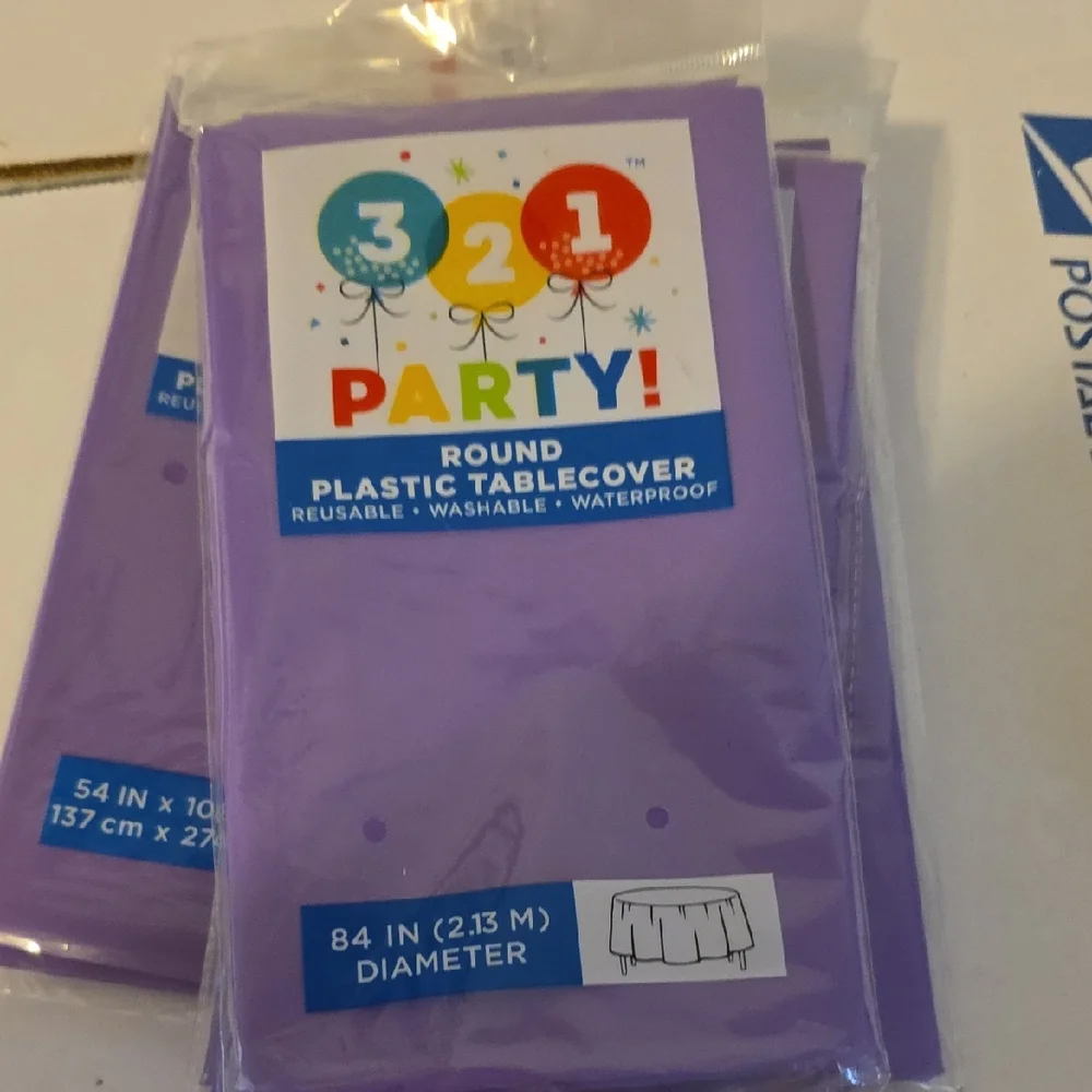 Purple Round Plastic Tablecover 5 Total